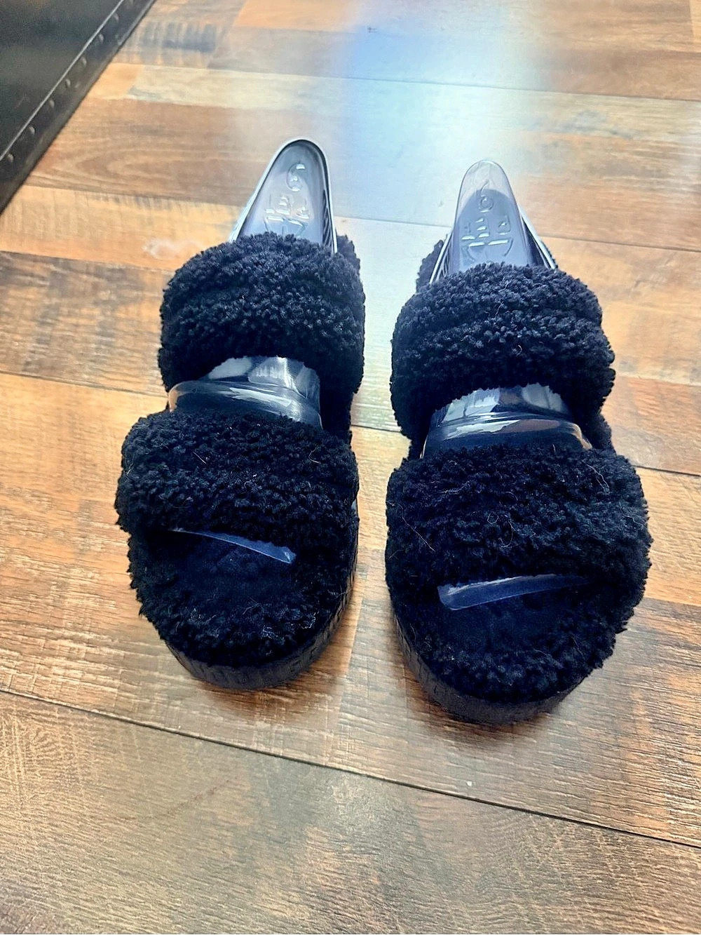 Women’s Size 9 UGG Oh Yeah Slide Black Fleece Slippers. Like New Condition
